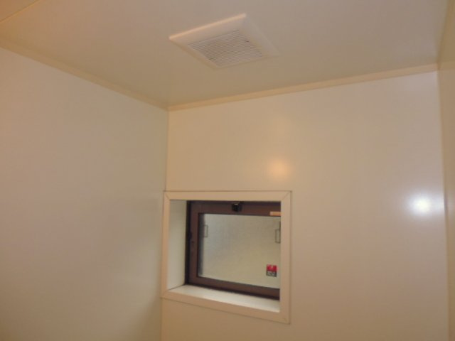 フォルトゥーナカーサＢの浴室|浴室換気扇・窓