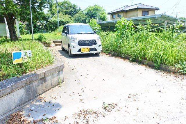 中澤邸貸家の駐車場