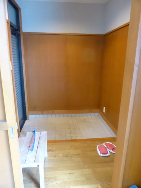 大田　倉庫付住居の玄関