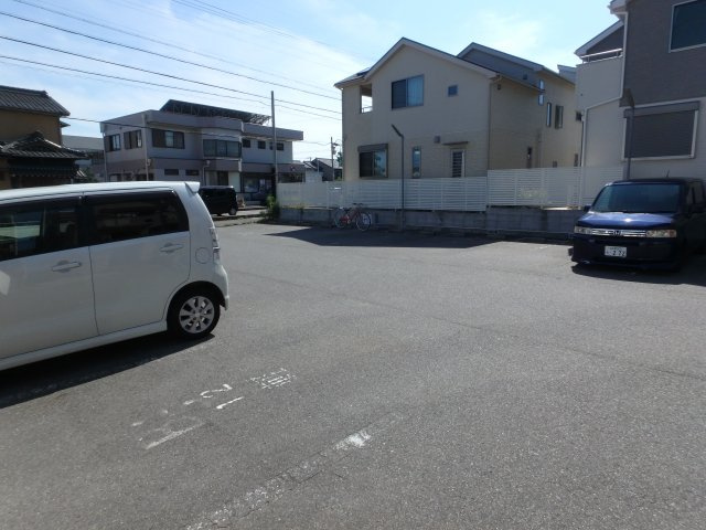 花園ハイツの駐車場