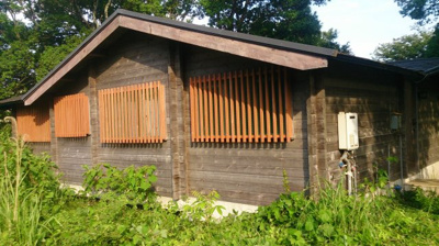 【外観】 | 大津市南小松1075　売土地 | 古いログハウスがあります