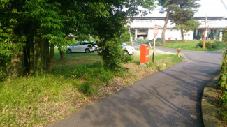【外観】 | 南側の公道は　少し道幅が狭いです