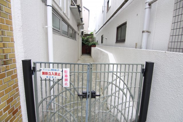 日吉陽光ハイツのエントランス
