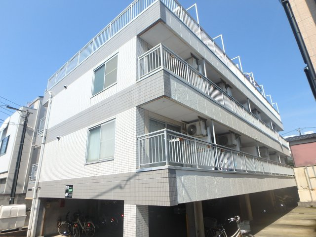 サンモリッツ川崎の外観|屋根付き駐輪場・駐車場あり♪