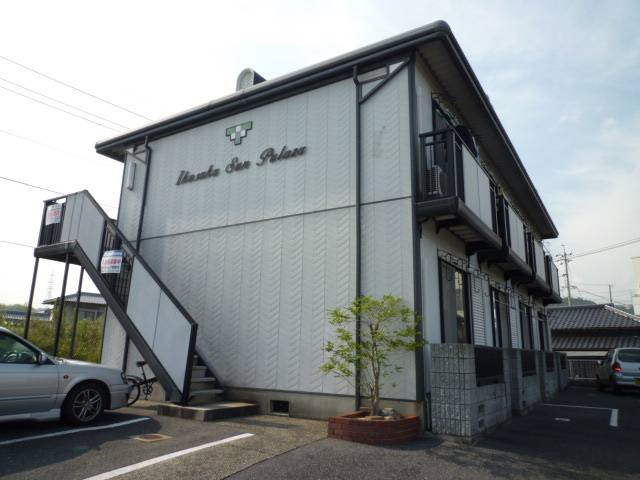 生坂サンプラザの外観