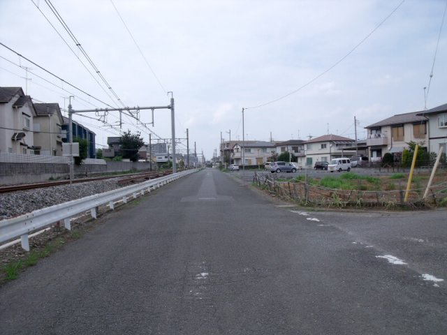 鴻巣市稲荷町の売地の前面道路含む現地写真