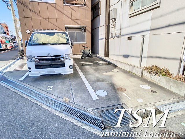 アフロディテ寝屋川の駐車場