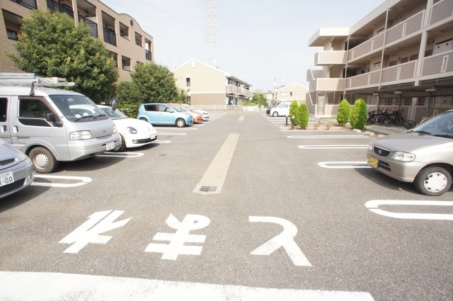グランエリアールの駐車場|★敷地内駐車場完備
