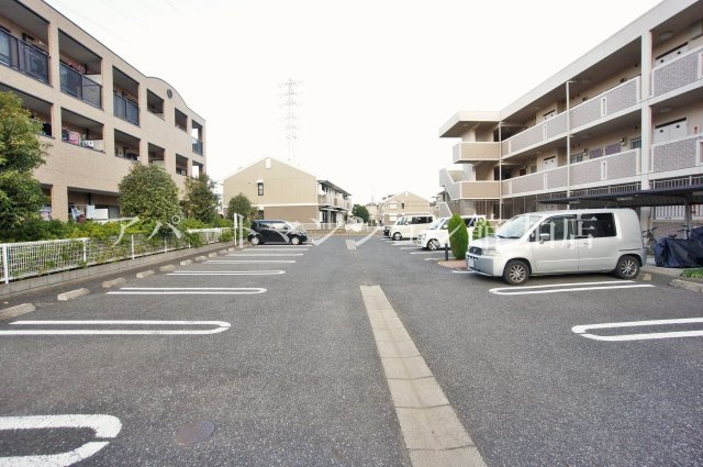 グランエリアールの駐車場
