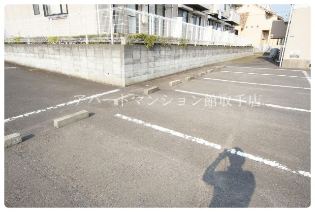 エミネンスＡの駐車場