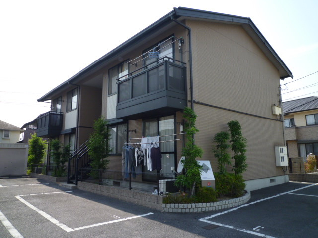 倉敷市西中新田のアパートの外観