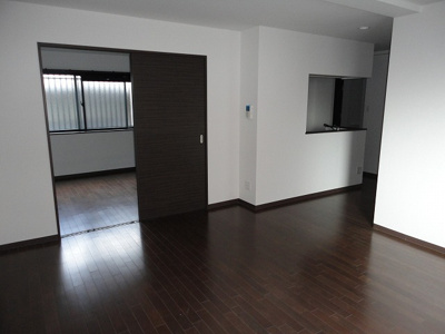 【居間・リビング】 | ロス・トーレンス | ※同建物同型別のお部屋