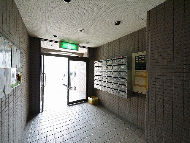 ファミール西大寺のエントランス|エントランスです