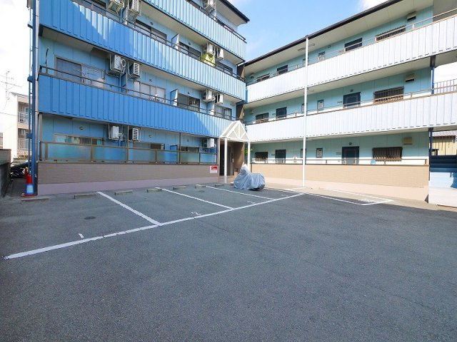 ファミール西大寺の駐車場|駐車場完備です