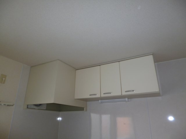 ロイヤルコーポのキッチン|上部収納