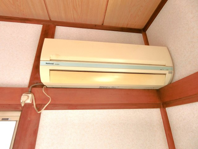 茂原市東郷K貸家の設備|２階和室エアコン