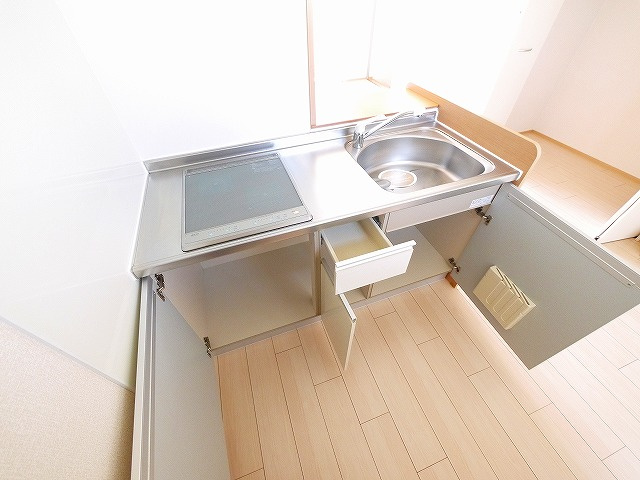 サンハイム　参番館のキッチン|コンパクトなキッチンで掃除もラクラク