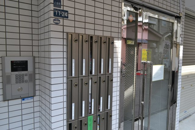 プチハウスのエントランス|正面エントランス