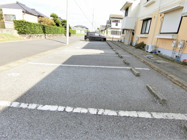 パストラルコートの駐車場