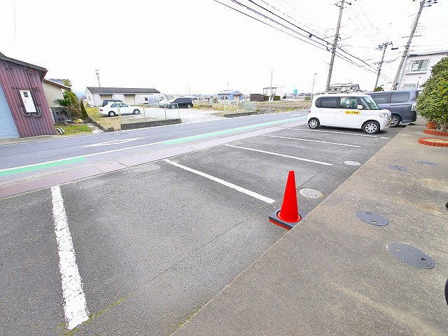 シャトームラキの駐車場|カースペースがあります