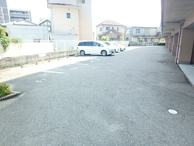 シルトクレーテ青山の駐車場
