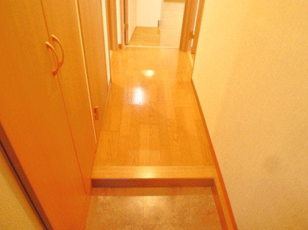 SRビルの玄関|※写真は同タイプの別室になります