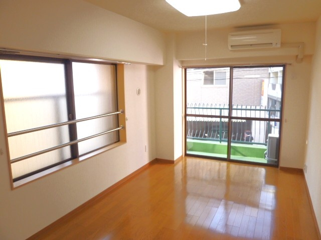 SRビルの居間・リビング|※写真は同タイプの別室になります