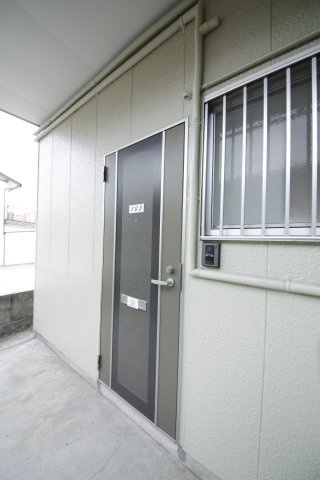 清城ハイツの玄関