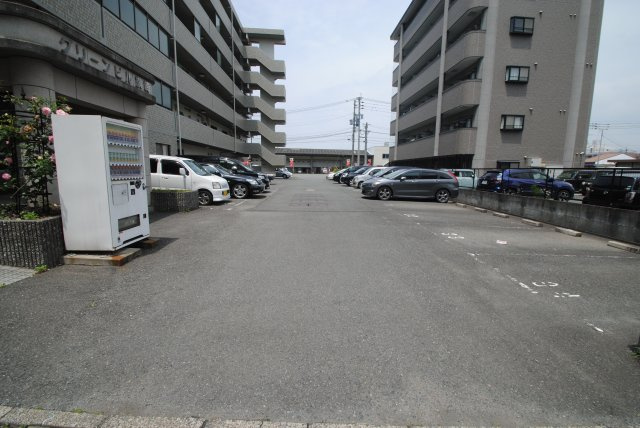 グリーンビル旗崎の駐車場