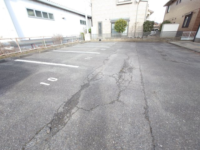 シェル青柳Ａの駐車場