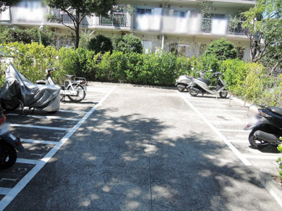 【その他共用部分】 | 磯子丸山台ハイツ4号棟 | バイク置場