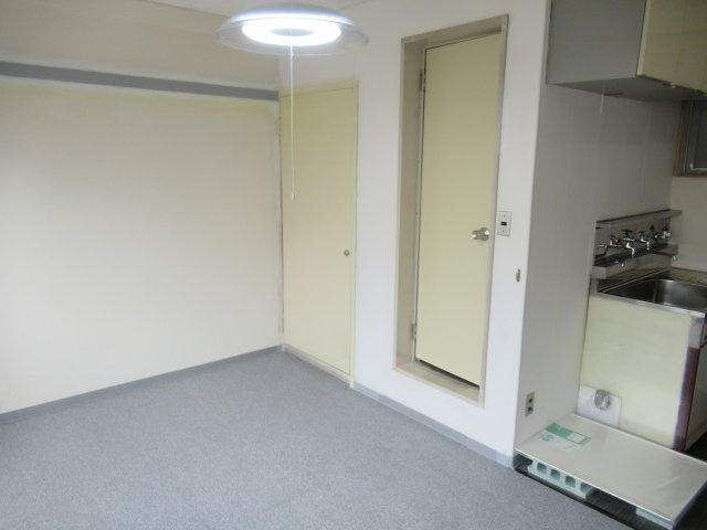 大原マンションの洋室