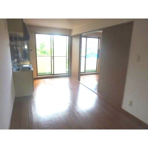 ガーデンヒルズの居間・リビング