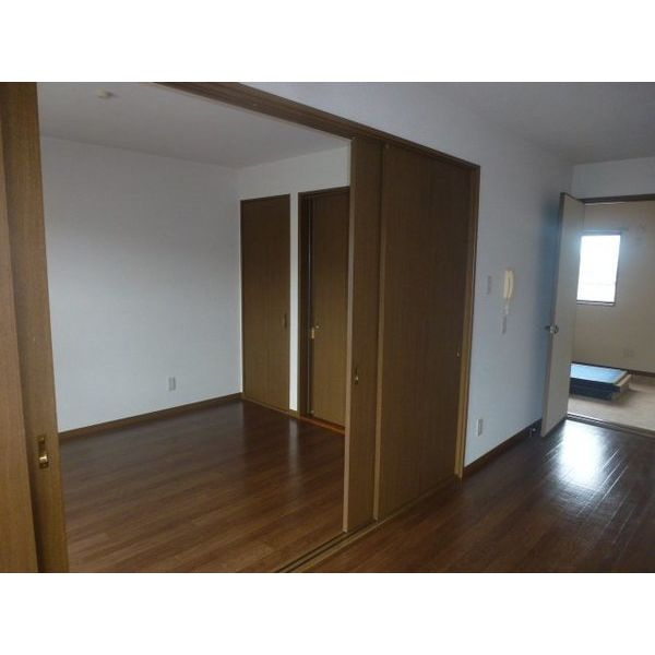 ガーデンヒルズの洋室