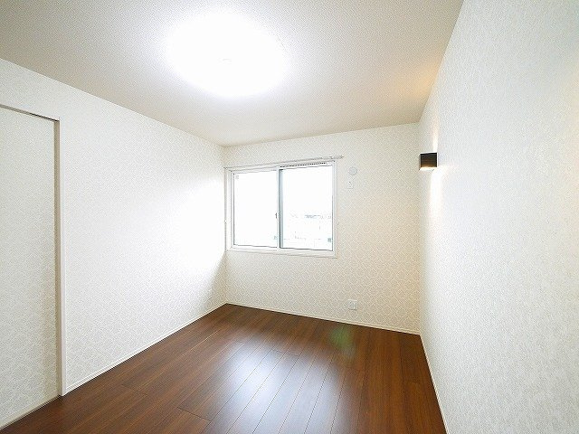 ラ・ハレの寝室|落ち着いた色合いのお部屋です
