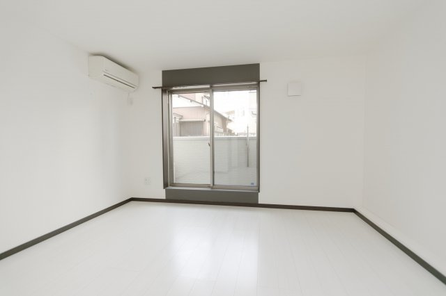 アリエ新小岩の洋室