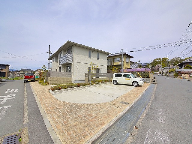ブリッサコートⅡの駐車場
