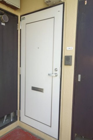 シャトー青井のエントランス|２０２号室玄関
