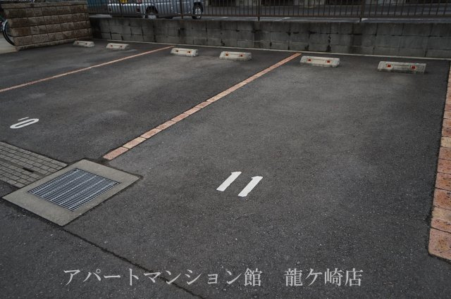 D-room住吉の駐車場