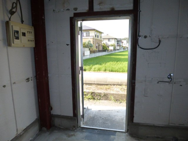 倉敷市玉島上成の店舗一部のエントランス|裏口