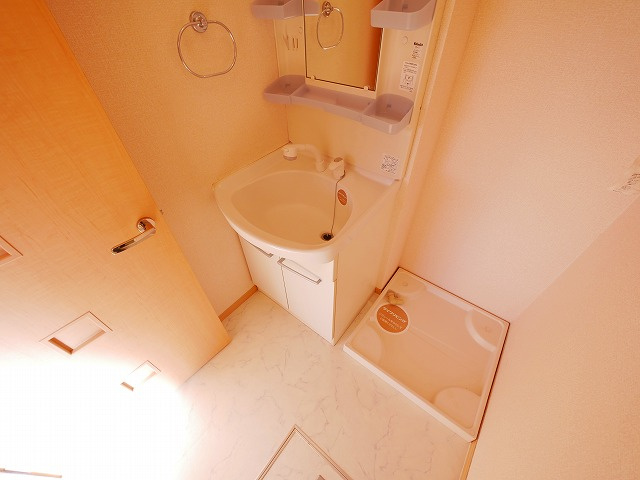 エイトキューブ　Ｂ棟の洗面所|脱衣スペースもあります