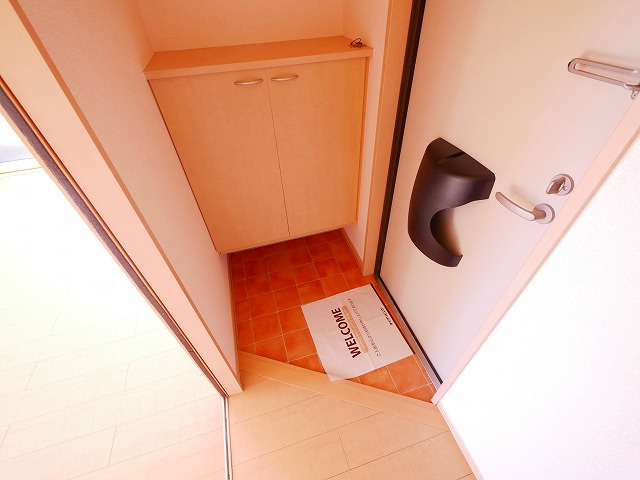 エイトキューブ　Ｂ棟の玄関|明るい玄関です