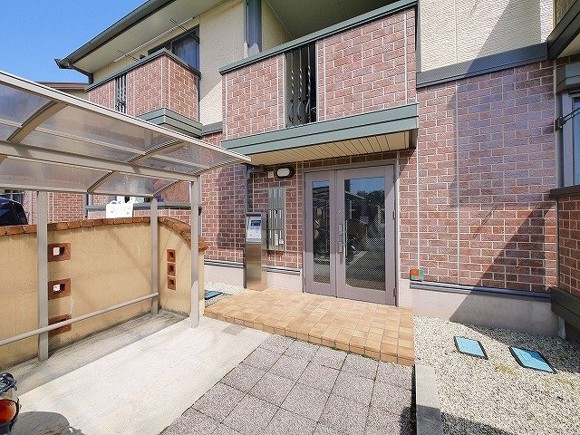 エイトキューブ　Ｂ棟のエントランス|ゆとりのあるエントランスです