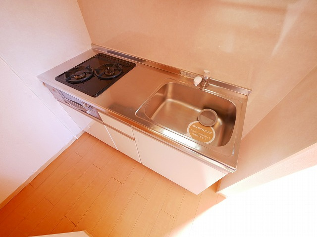 エイトキューブ　Ｂ棟のキッチン|コンパクトなキッチンで掃除もラクラク