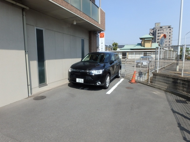 COCO白楽町の駐車場
