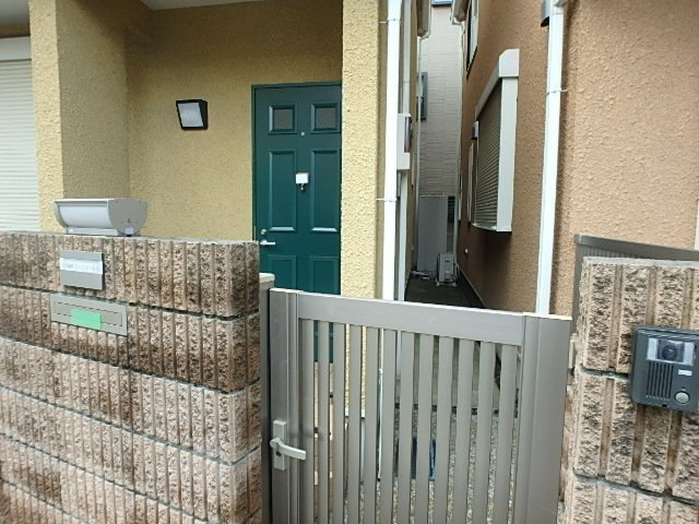 石川貸家Aのエントランス