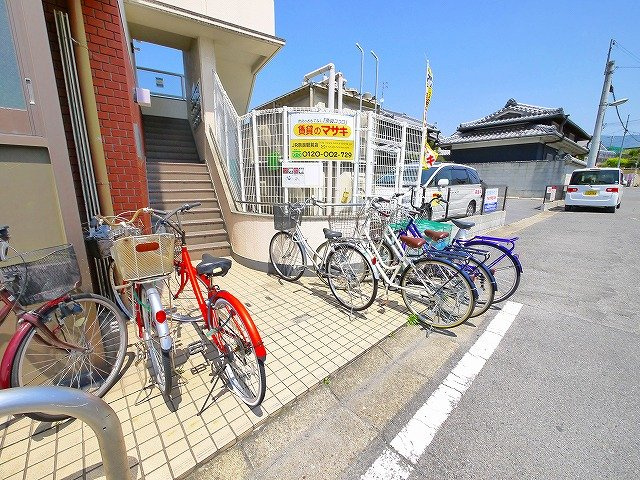 南京終岡田マンションⅠのその他共用部分|明るい共有スペース