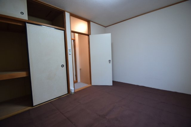 ＫＥ6番館　Ｂ棟の居間・リビング|閑静な住宅街にあります