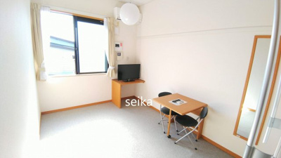 【居間・リビング】 | S　M　E | ロフト付きのお部屋です