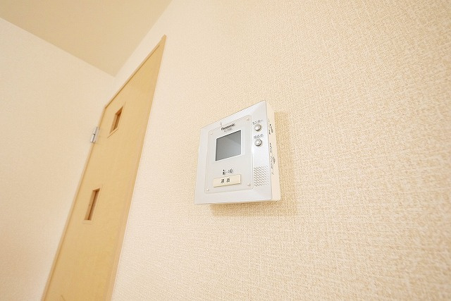 カリーノ　Ｄ棟のセキュリティ|お顔が見えるモニター付きインターホンで安心。